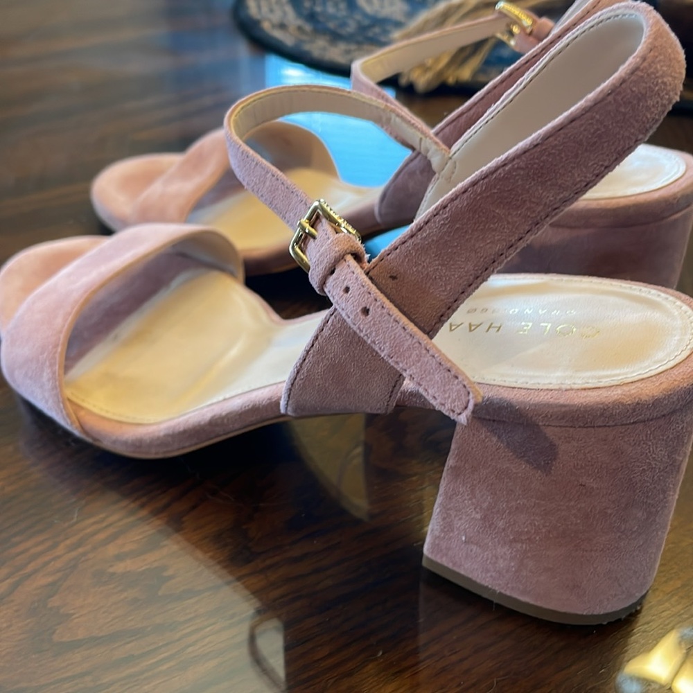 Elegant Cole Hahn Blush Pink Block Heel Sandals - Picture 4 of 5